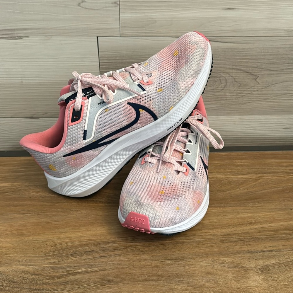 Women’s Nike Zoom Pegasus 40 shoes size 7